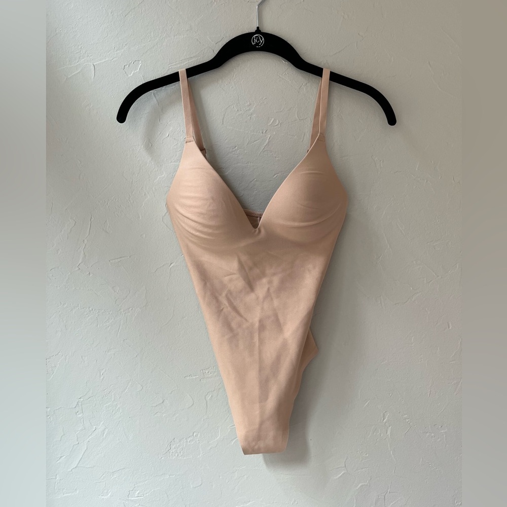 SKIMS BODY SUPER PUSH UP THONG BODYSUIT CLAY XXS